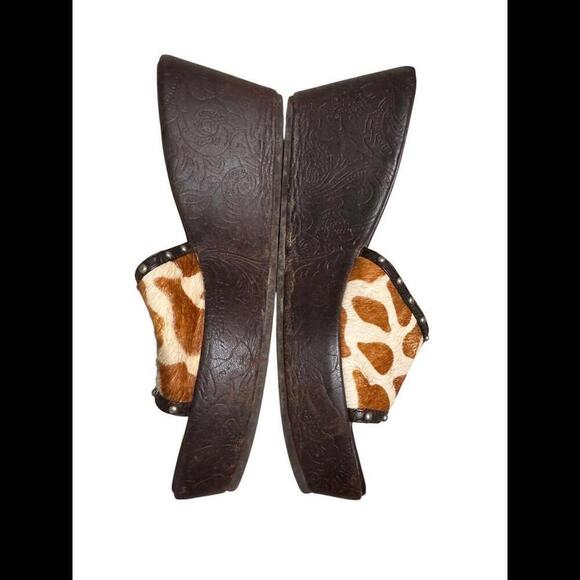 YELLOW BOX  Sz 7Slide Sandals Cowhide Tooled/Patterned Leather Wedges EUC ws7 - Picture 2 of 4